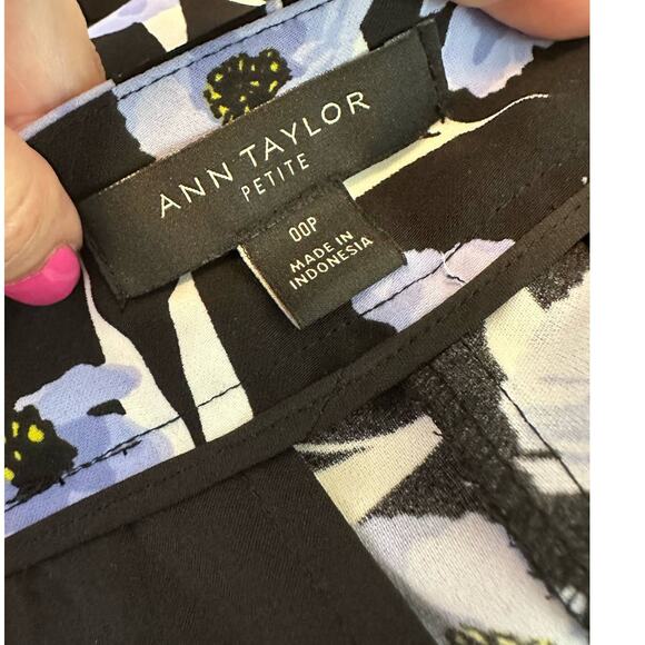 Ann Taylor black blue red floral side zipper pants size 00P - Picture 3 of 9